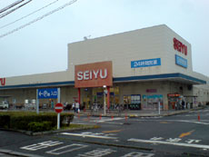 埼玉県新座市のスーパーマーケット 西友新座店